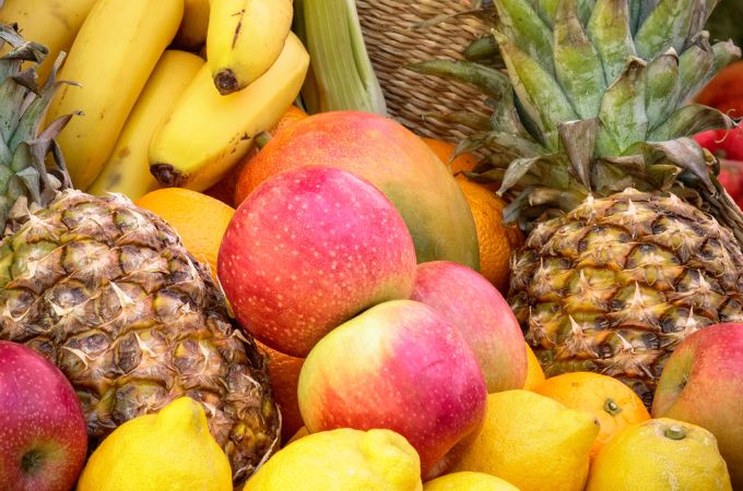 Fruits: Apple, Citrus, Pear, Berries, Pomegranates